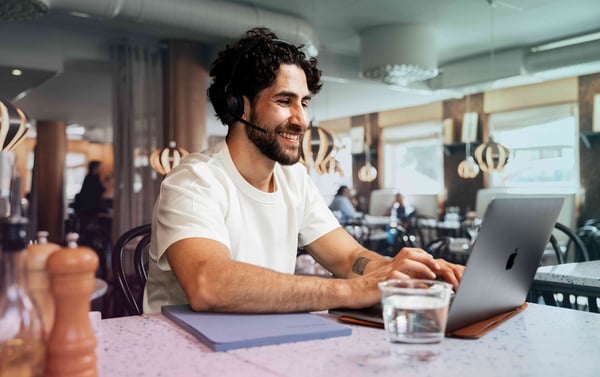 restaurant-man-latino-laptop-headset-typing-smiling-water-dstny_LR