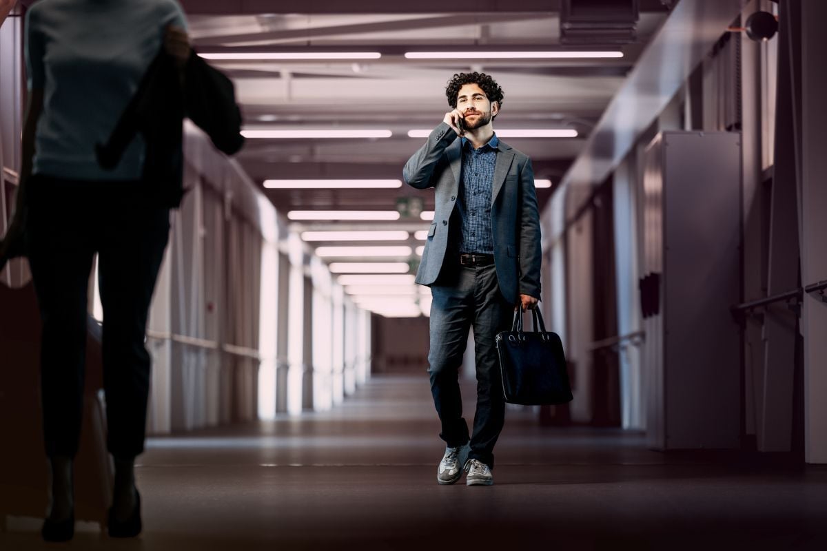 walkway-man-latino-mobile-phone-call-walking-suitcase-suit-dstnyjpg - LR