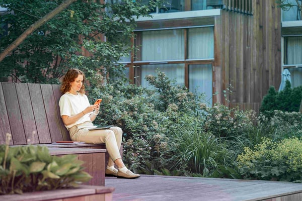 park-woman-caucasian-laptop-mobile-typing-dstny_LR